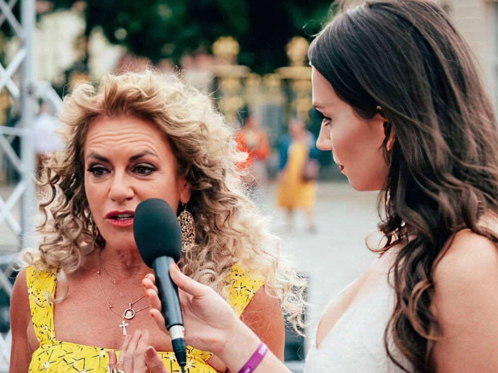 Leonie Ehresmann moderiert beim Female Leader Event